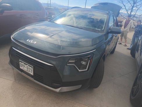 Used 2023 Kia Niro SX Touring image 1