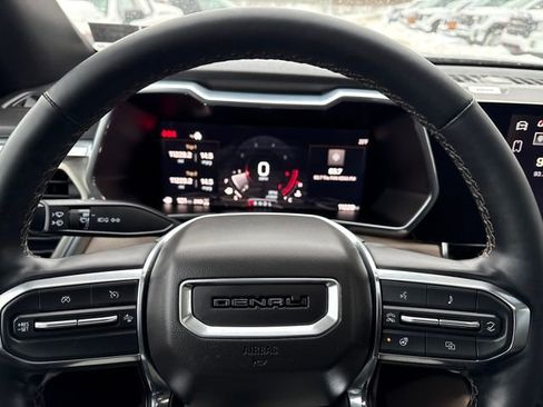 Used 2024 GMC Canyon Denali image 22