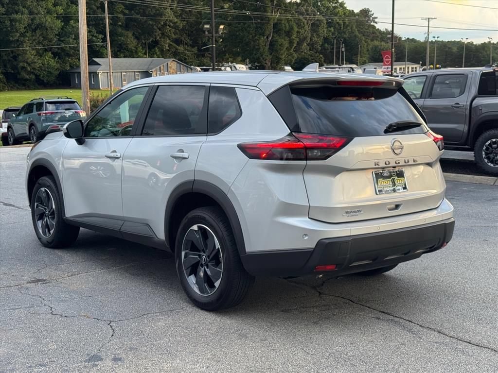 Certified 2025 Nissan Rogue SV FWD image 5