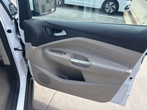 Used 2016 Ford C-MAX Energi SEL w/ Equipment Group 301A FWD image 14