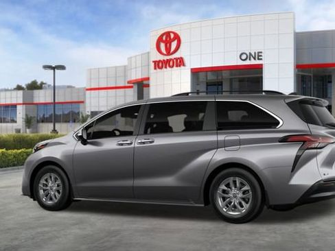 New 2026 Toyota Sienna XLE image 6