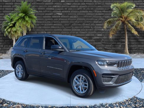 Used 2025 Jeep Grand Cherokee Laredo X w/ Luxury Tech Group I image 8