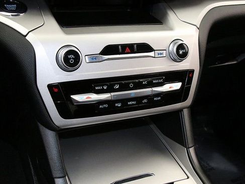 Used 2022 Ford Explorer XLT w/ Class IV Trailer Tow Package image 20