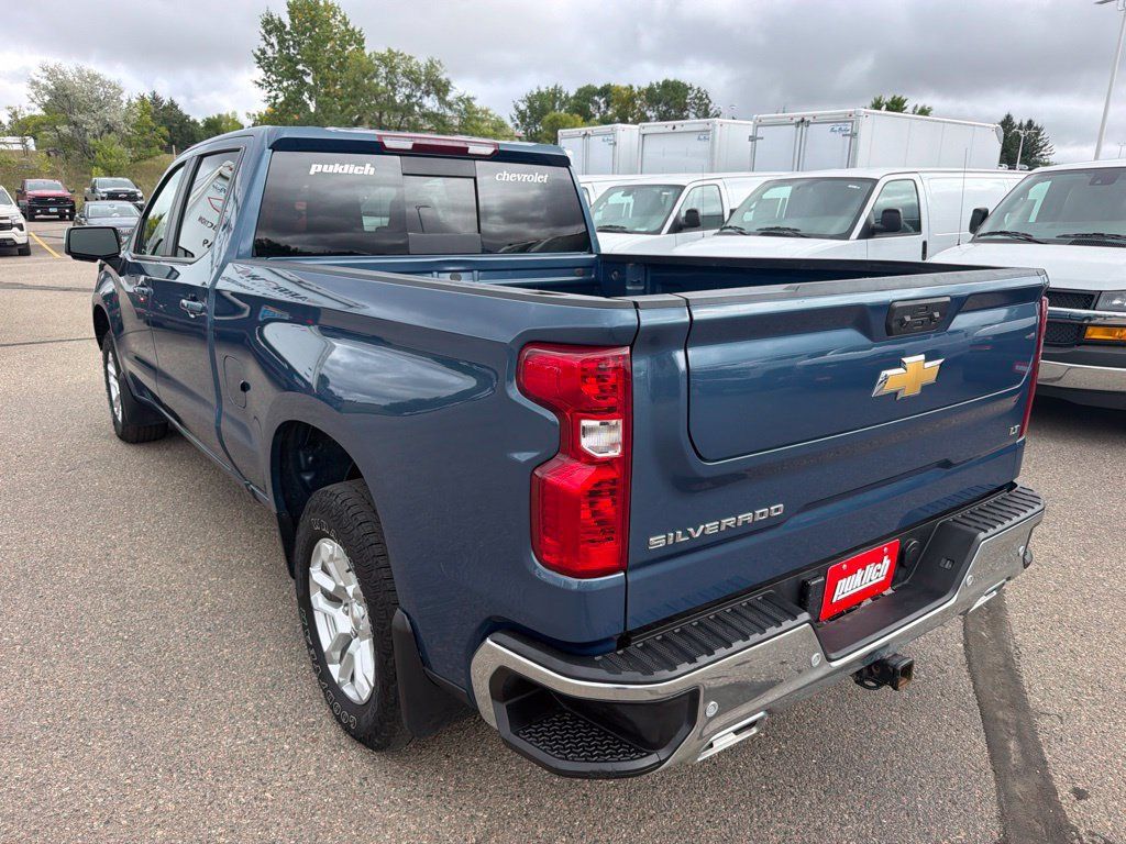 Used 2024 Chevrolet Silverado 1500 LT w/ Z71 Off-Road Package AWD/4WD image 7