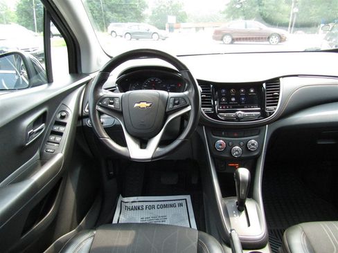 Used 2019 Chevrolet Trax LT w/ LT Convenience Package FWD image 24
