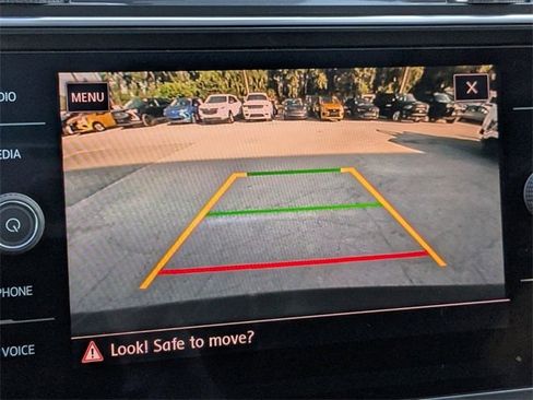 Used 2019 Volkswagen Tiguan SE image 25