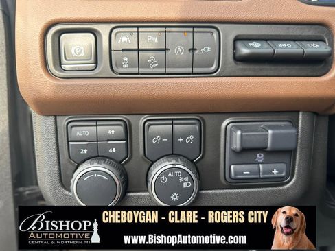 Used 2021 Chevrolet Suburban High Country w/ Premium Package image 33