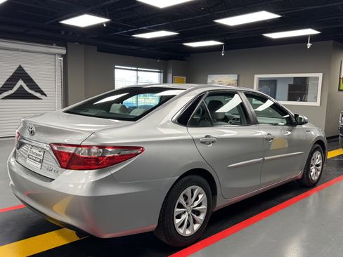 Used 2016 Toyota Camry LE image 5