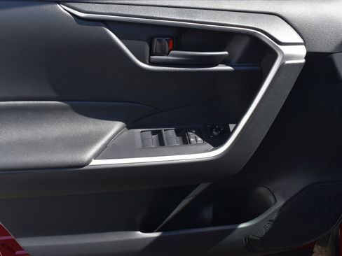 Used 2025 Toyota RAV4 LE image 17