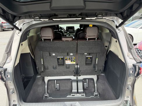 Used 2024 Toyota Sienna Platinum AWD/4WD image 21