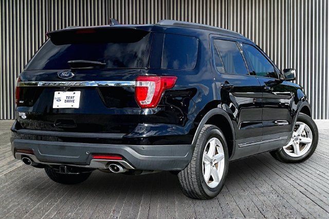 Used 2018 Ford Explorer XLT FWD image 2