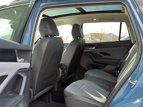 Certified 2025 Volkswagen Tiguan SE image 14