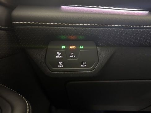 Used 2025 Volkswagen Atlas SEL image 21