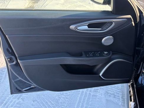 Used 2022 Alfa Romeo Giulia Veloce image 18