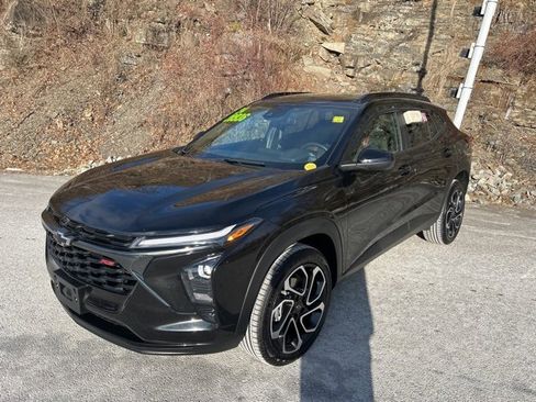 Used 2024 Chevrolet Trax RS w/ Driver Confidence Package image 1