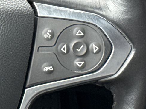 Used 2022 Chevrolet Traverse LT FWD image 20