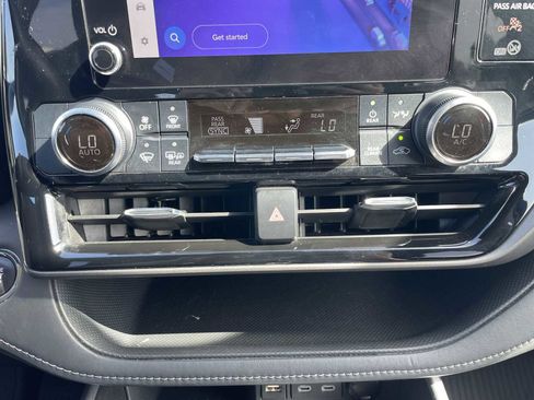 Used 2023 Toyota Highlander L image 16