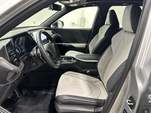 Used 2025 Lexus TX 500h AWD image 16