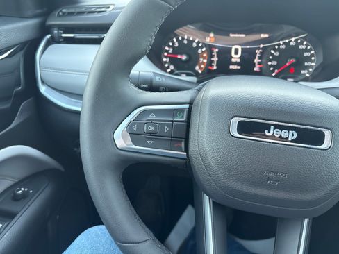 Used 2024 Jeep Compass Limited image 23