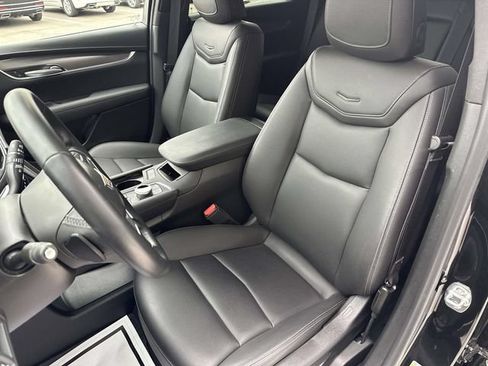Certified 2025 Cadillac XT5 Luxury w/ LPO, Floor Liner Package FWD image 17