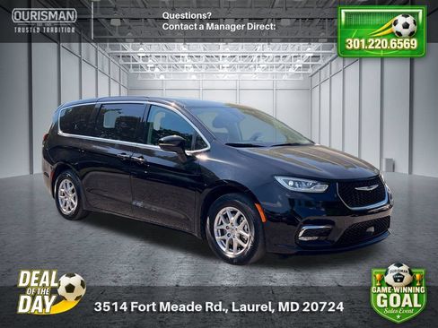 Used 2024 Chrysler Pacifica Touring-L FWD image 1