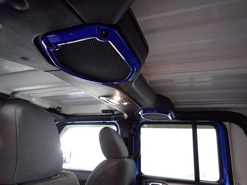 Used 2023 Jeep Gladiator Willys image 37