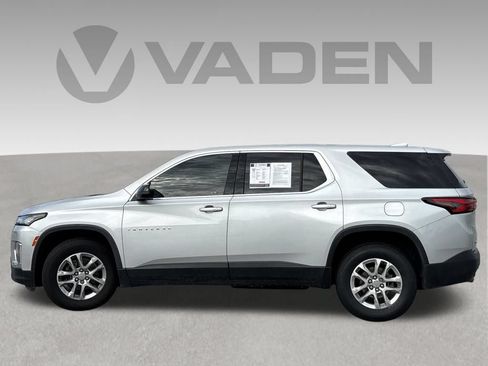 Used 2022 Chevrolet Traverse LS FWD image 4