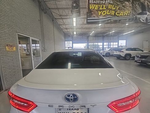 Used 2019 Toyota Camry XLE image 5