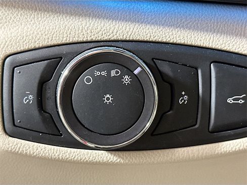 Used 2017 Lincoln MKC Reserve w/ Lincoln MKC Climate Package image 11