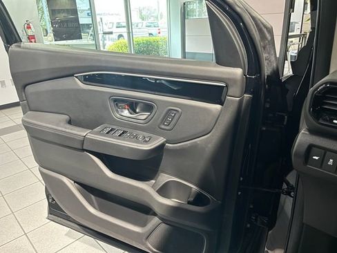 Used 2024 Honda Pilot Touring image 28