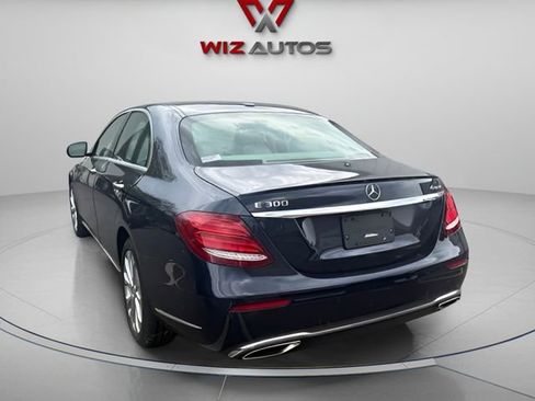 Used 2017 Mercedes-Benz E 300 4MATIC image 3