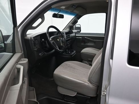 Used 2019 Chevrolet Express 3500 LS image 9