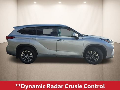 Used 2022 Toyota Highlander XLE image 10