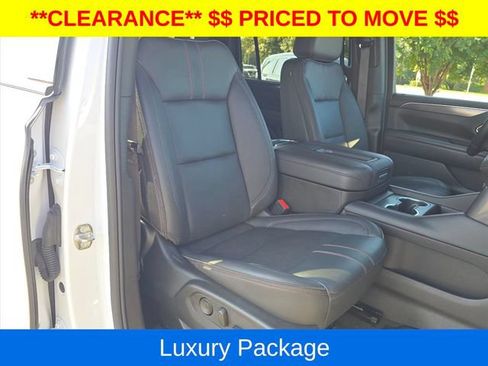 Certified 2024 Chevrolet Suburban RST w/ Luxury Package AWD/4WD image 17