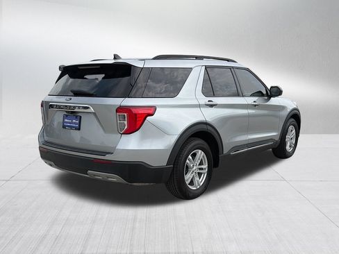 Used 2023 Ford Explorer XLT w/ Equipment Group 202A RWD image 7