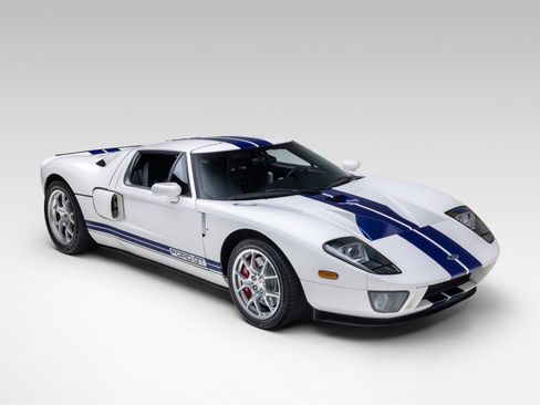 Used 2005 Ford GT RWD image 11