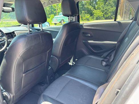 Used 2018 Chevrolet Trax LT w/ LT Convenience Package AWD/4WD image 13