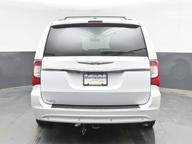Used 2014 Chrysler Town & Country Touring-L FWD image 13