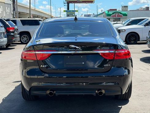 Used 2018 Jaguar XF Premium RWD image 14