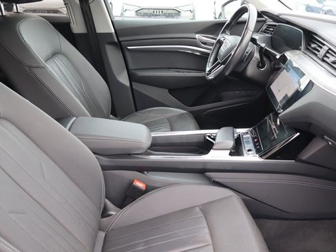 Used 2022 Audi e-tron Premium Plus w/ Premium Plus Package image 15