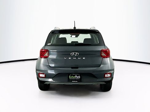 Used 2025 Hyundai Venue Limited image 7