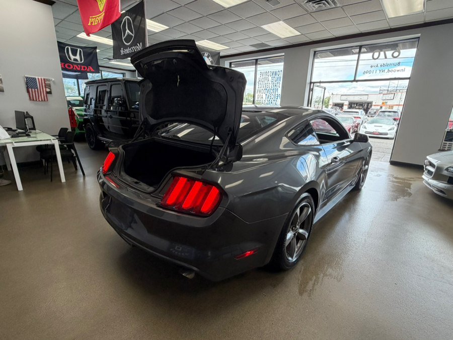 Used 2017 Ford Mustang Coupe RWD image 30