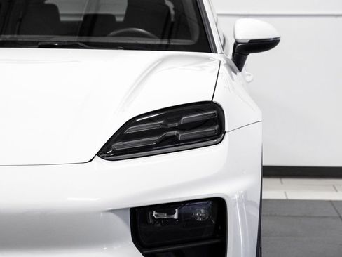 Used 2024 Porsche Macan 4 Electric image 49