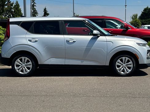 Used 2020 Kia Soul LX FWD image 3