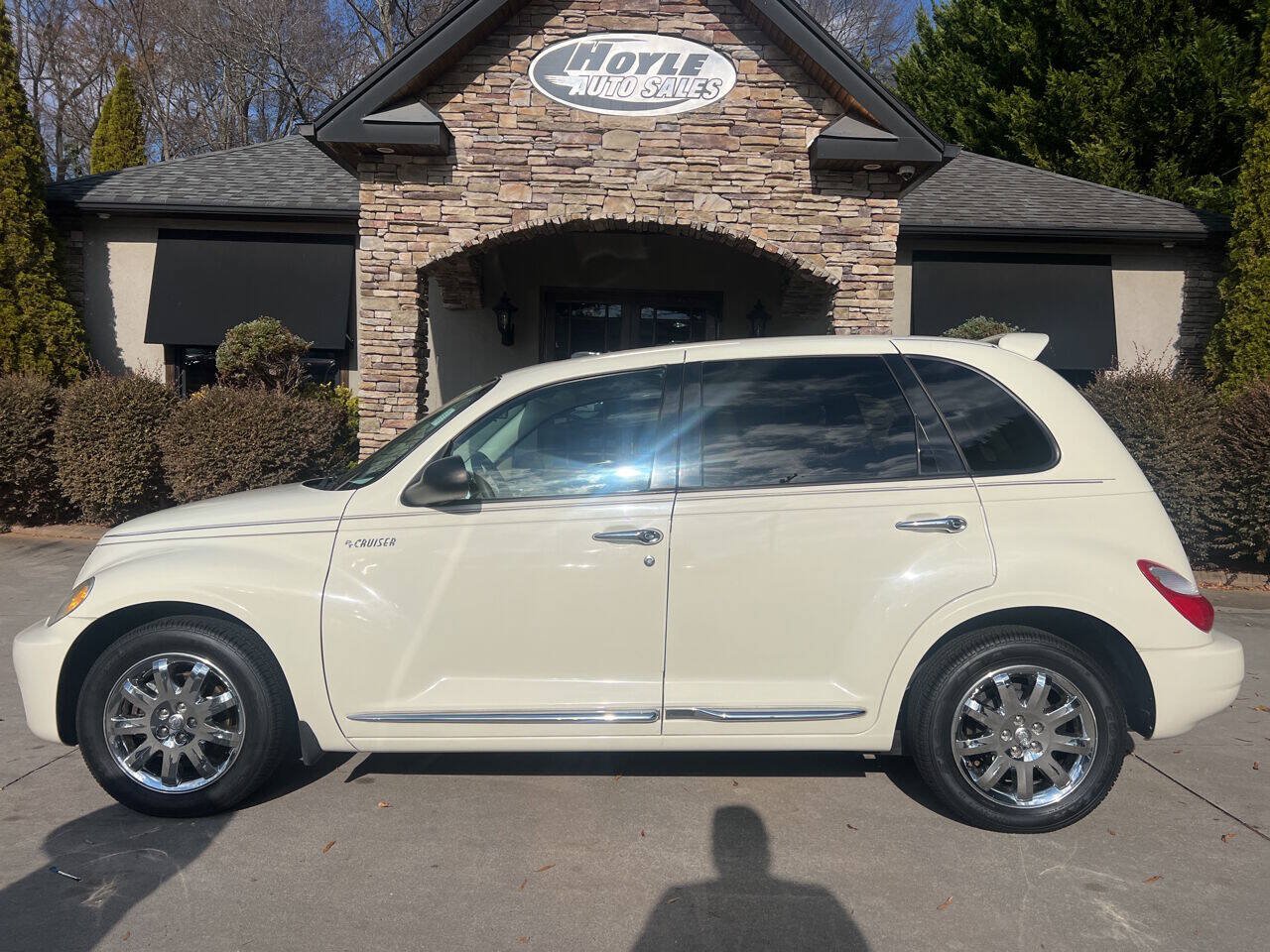 Used 2006 Chrysler PT Cruiser Limited FWD image 1