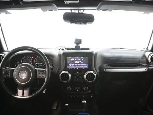 Used 2016 Jeep Wrangler Unlimited Sahara w/ Connectivity Group AWD/4WD image 15