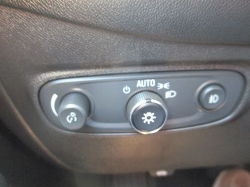 Used 2020 Chevrolet Equinox LT FWD image 19