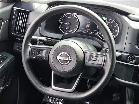 Used 2023 Nissan Pathfinder S image 11