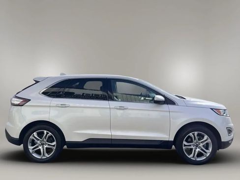 Used 2018 Ford Edge Titanium w/ Ford Safe & Smart Package FWD image 4