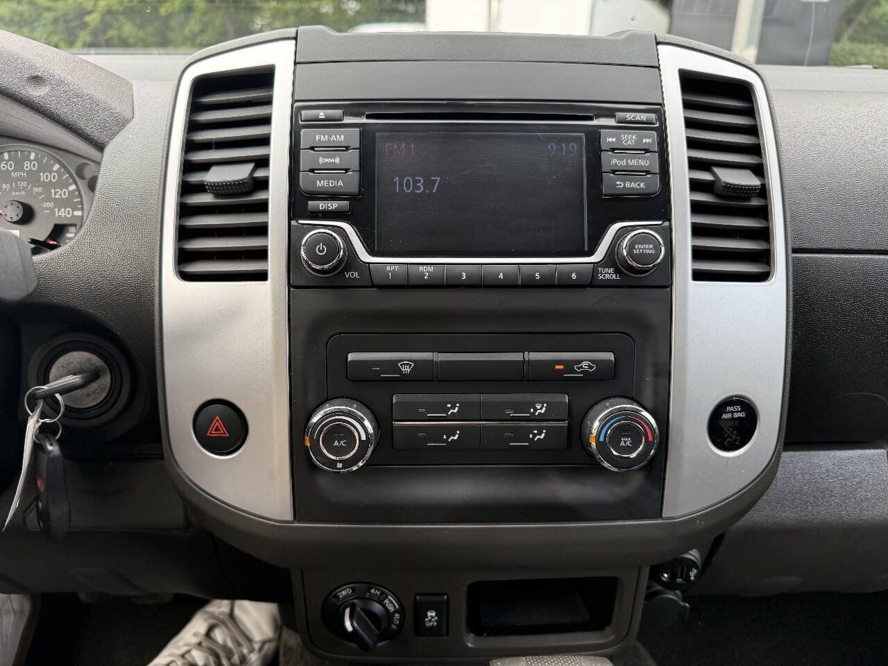 Used 2018 Nissan Frontier SV AWD/4WD image 16
